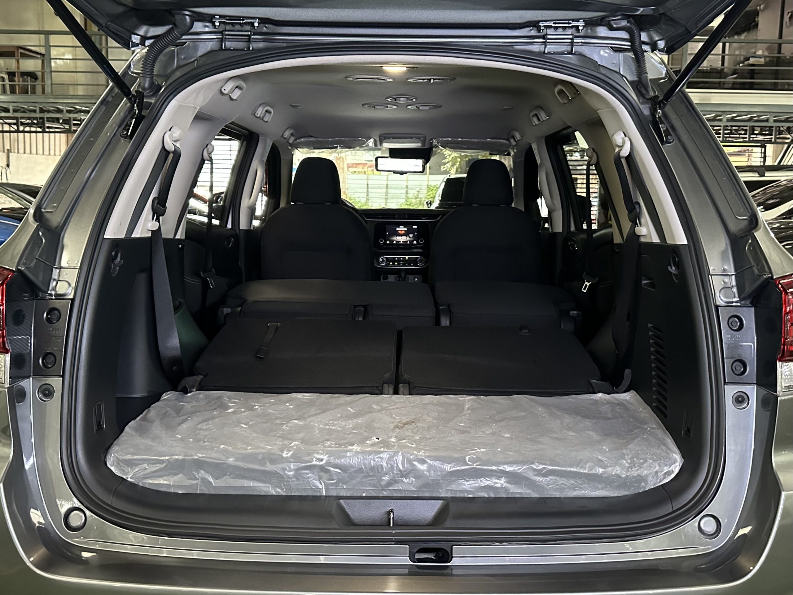 2024 Nissan Terra VE 2.5L Diesel A/T - Image 16