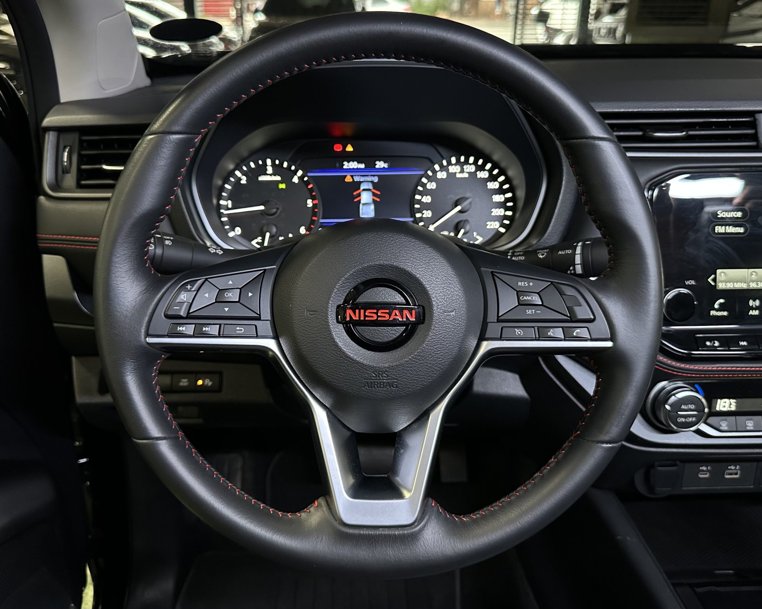 2025 Nissan Navara Pro 4X 4X4 2.5L Diesel A/T - Image 17