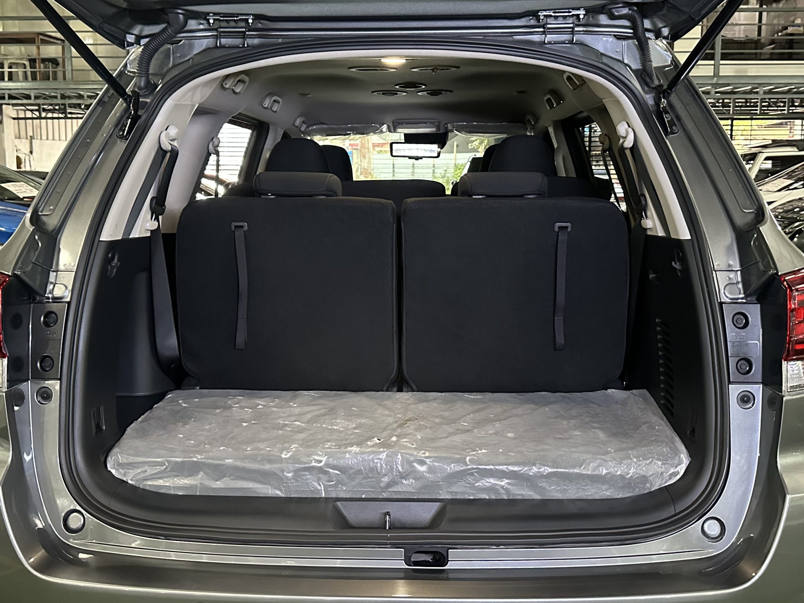 2024 Nissan Terra VE 2.5L Diesel A/T - Image 17