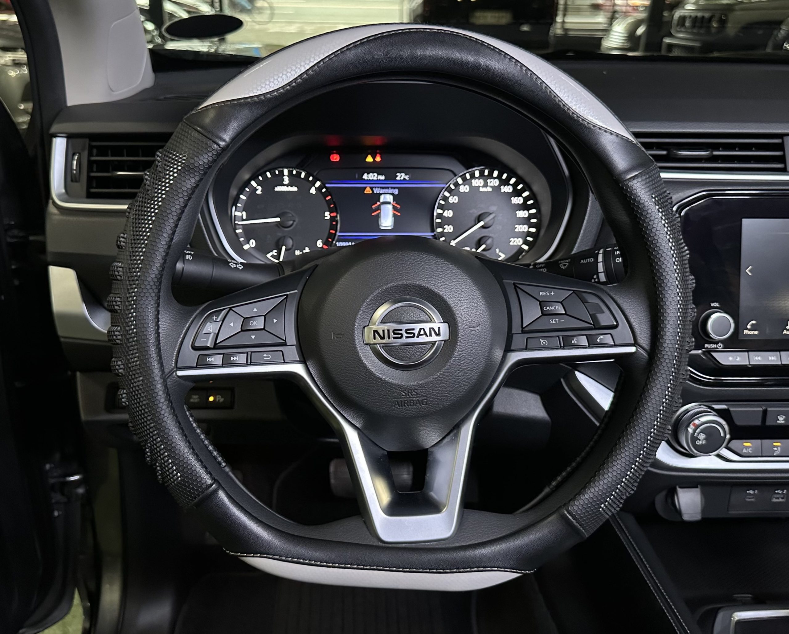 2024 Nissan Terra VE 2.5L Diesel A/T - Image 19