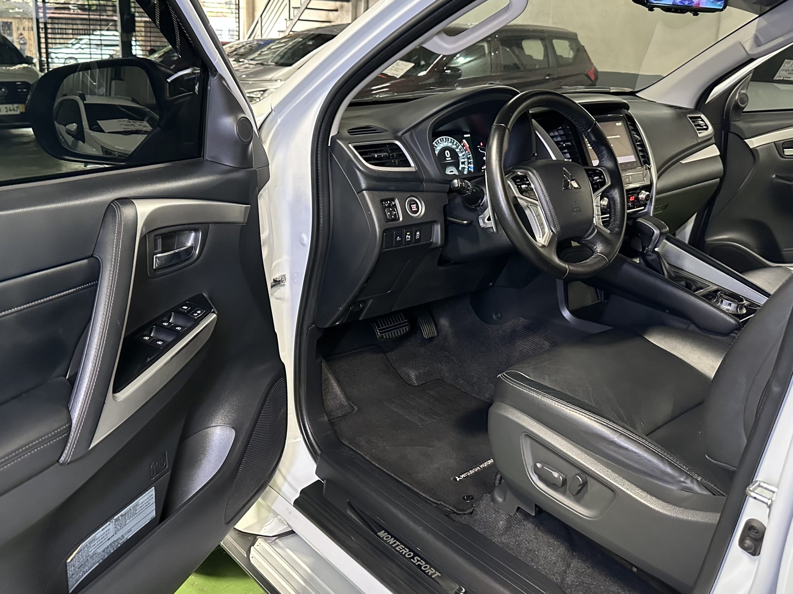 2023 Mitsubishi Montero GT 4X4 2.4L Diesel A/T - Image 10