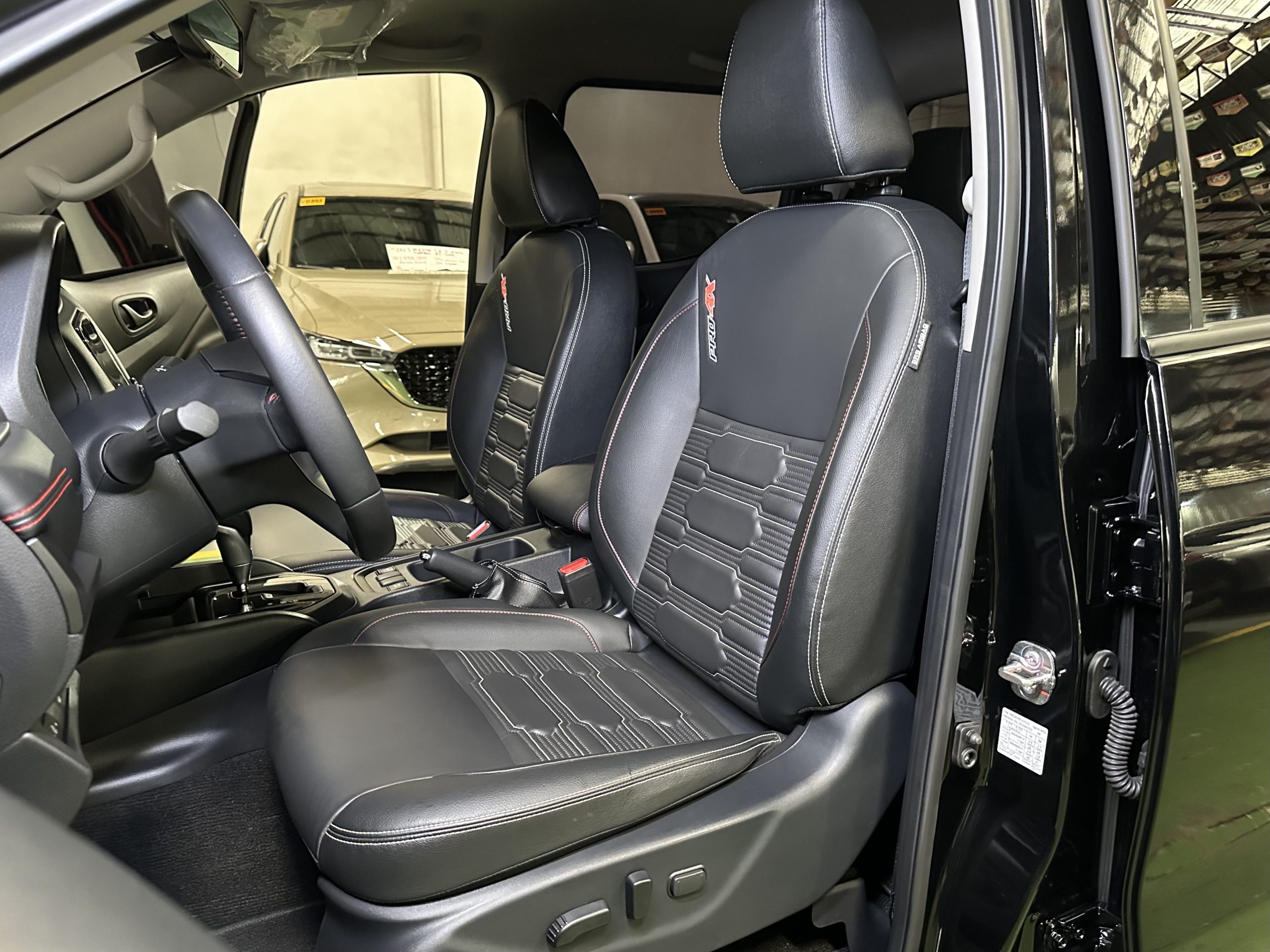 2025 Nissan Navara Pro 4X 4X4 2.5L Diesel A/T - Image 9