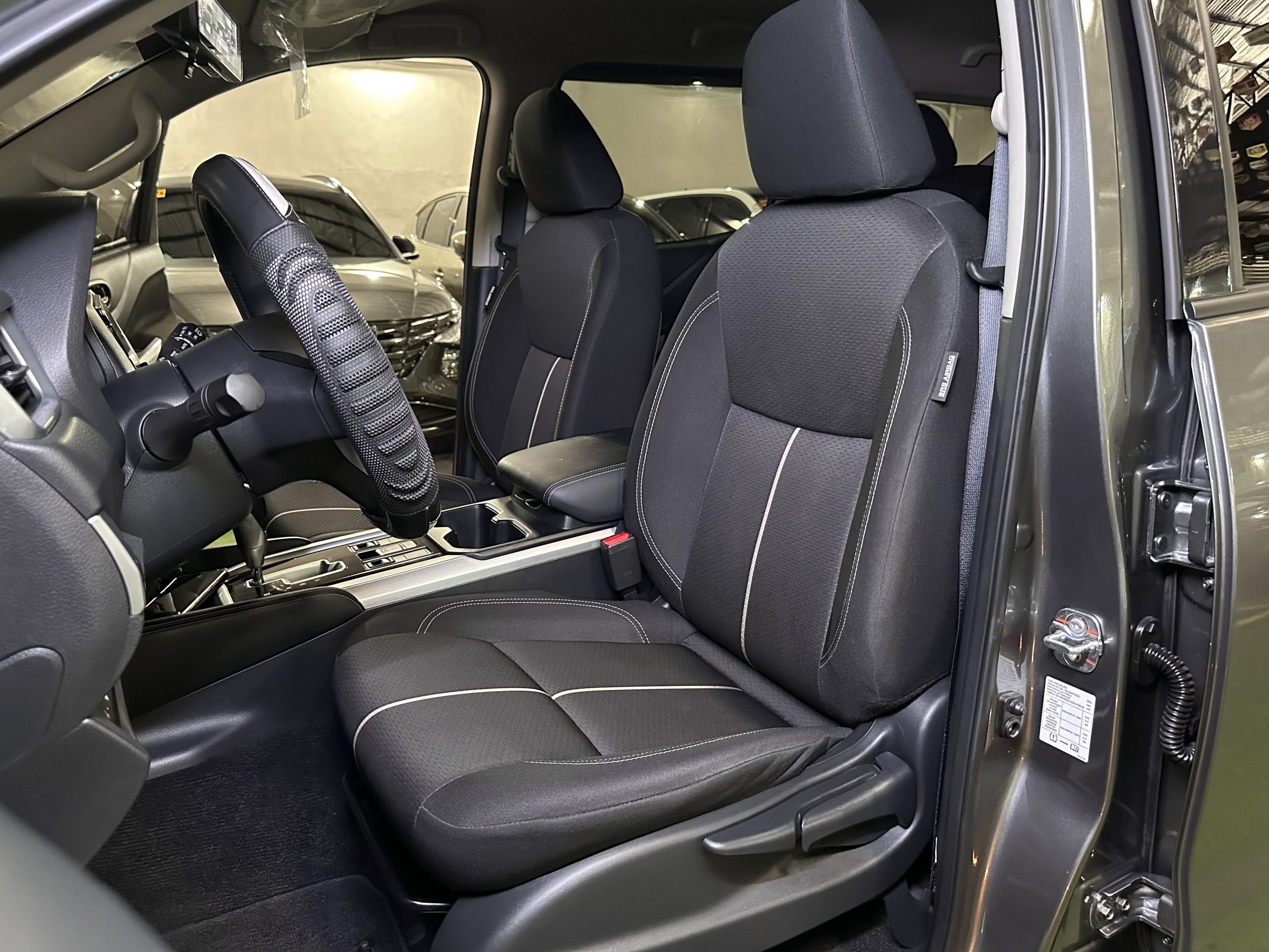 2024 Nissan Terra VE 2.5L Diesel A/T - Image 9