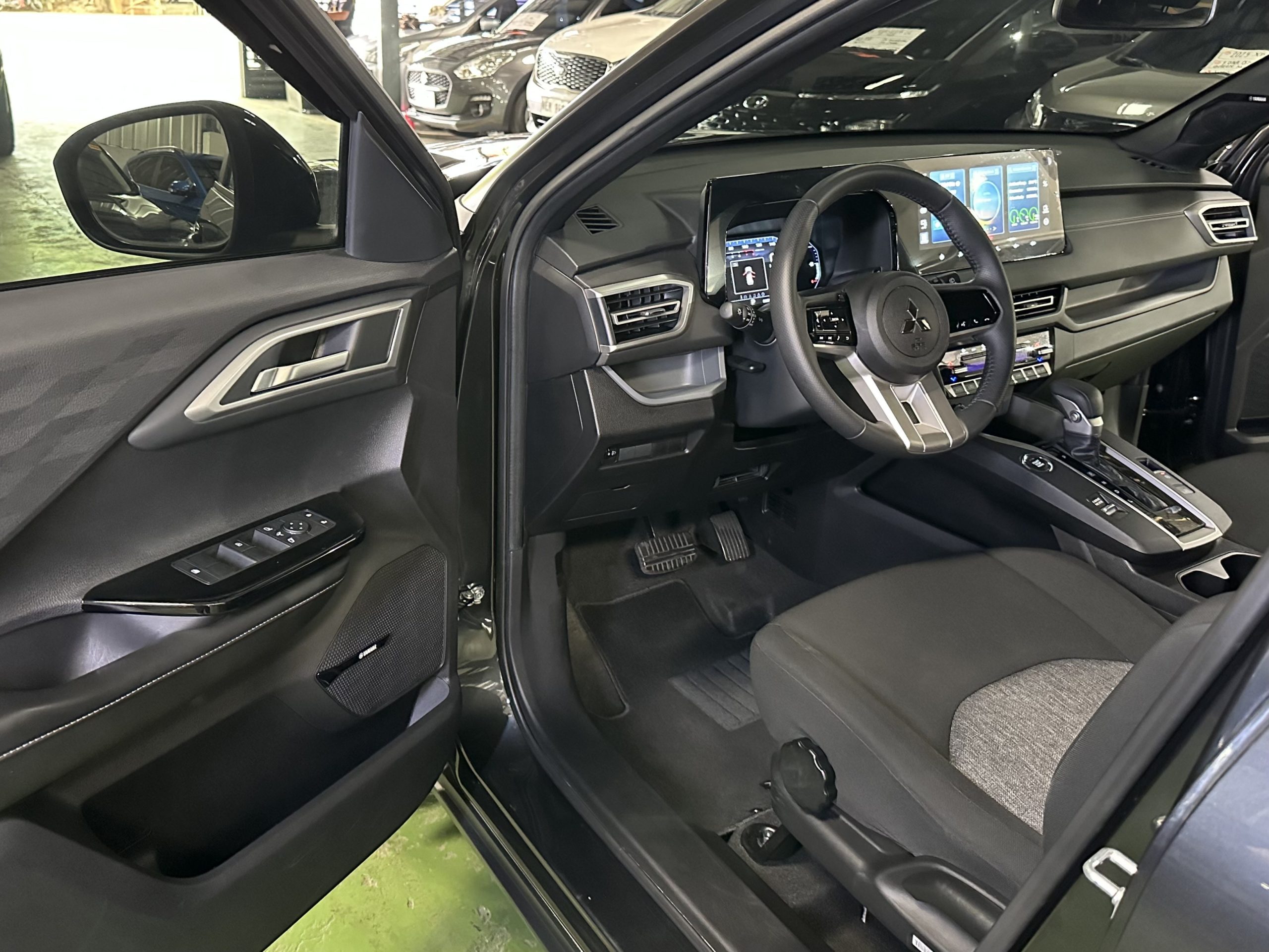 2025 Mitsubishi XForce GLS 1.5G 2WD CVT - Image 11