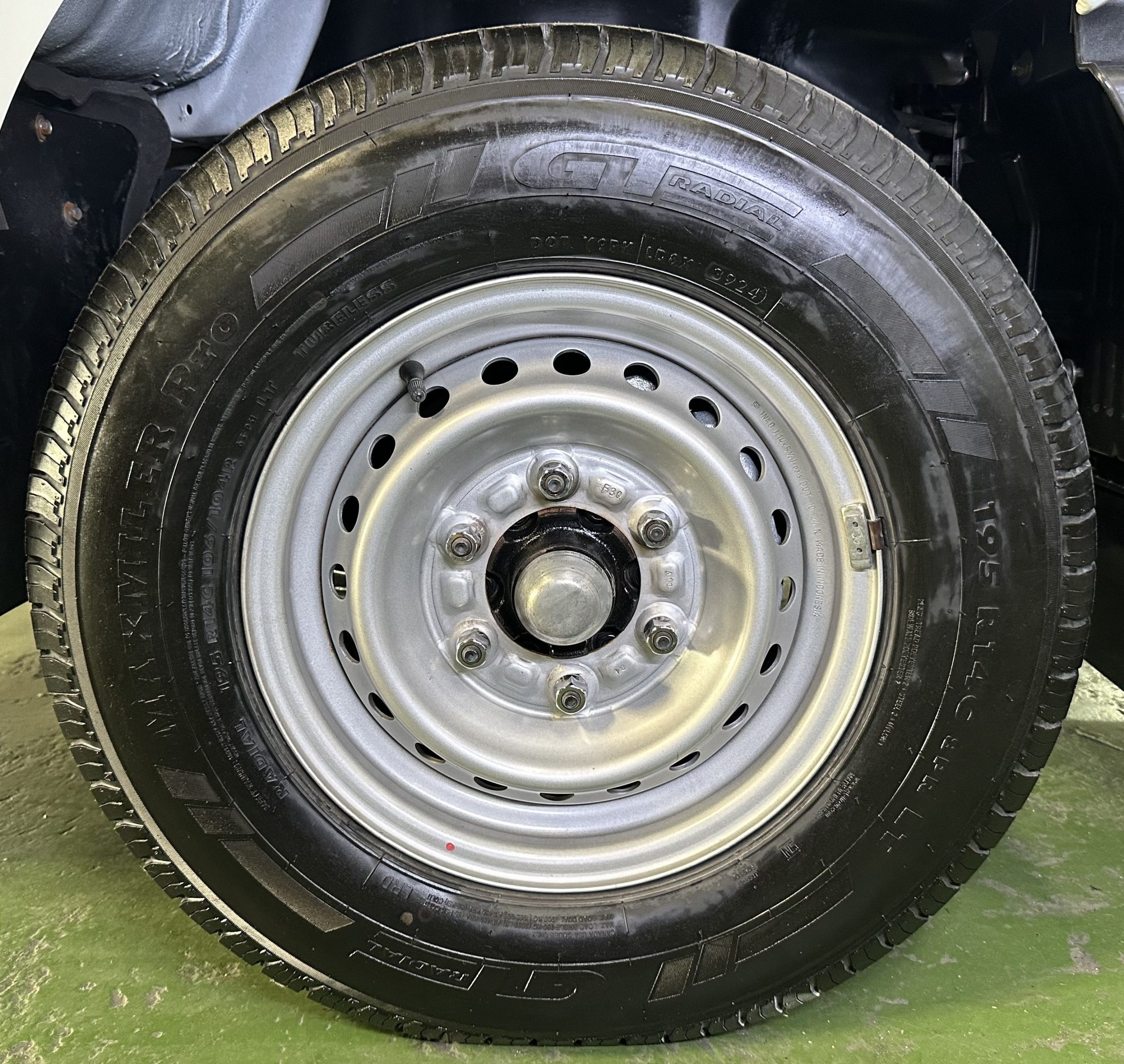 2025 Isuzu Traviz Utility Van 2.5L (Dual Aircon) M/T Diesel - Image 17