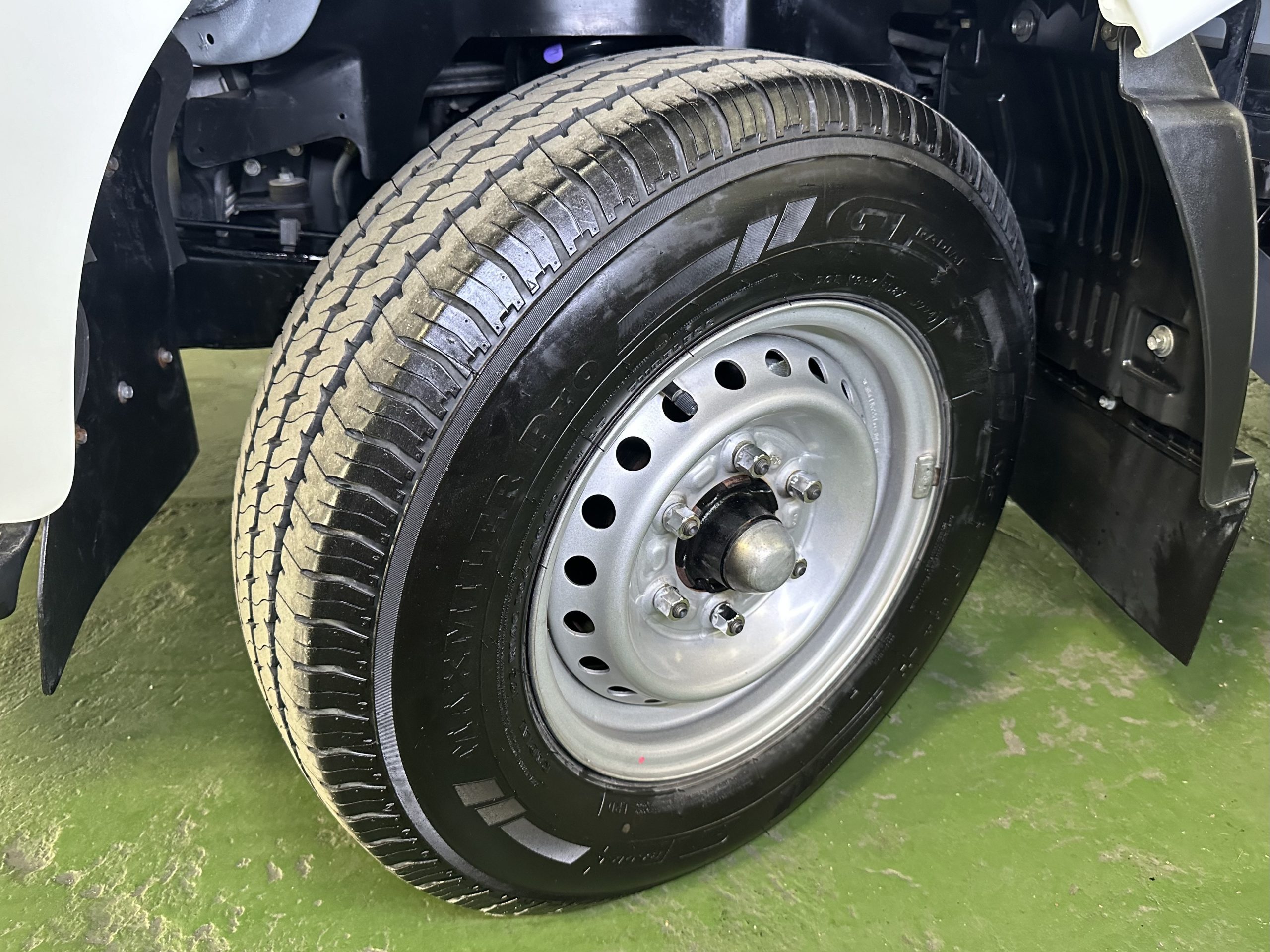 2025 Isuzu Traviz Utility Van 2.5L (Dual Aircon) M/T Diesel - Image 18