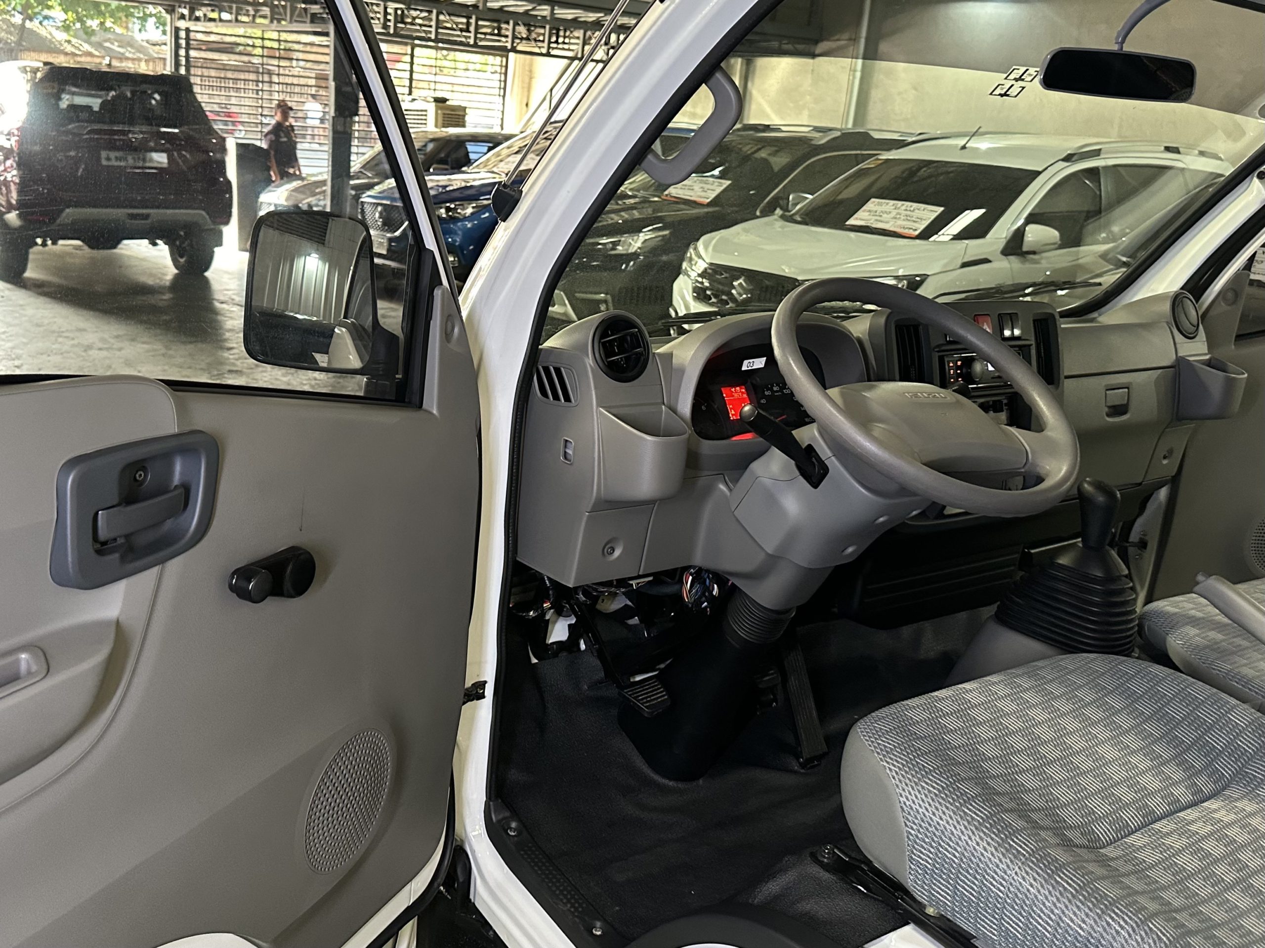 2025 Isuzu Traviz Utility Van 2.5L (Dual Aircon) M/T Diesel - Image 9