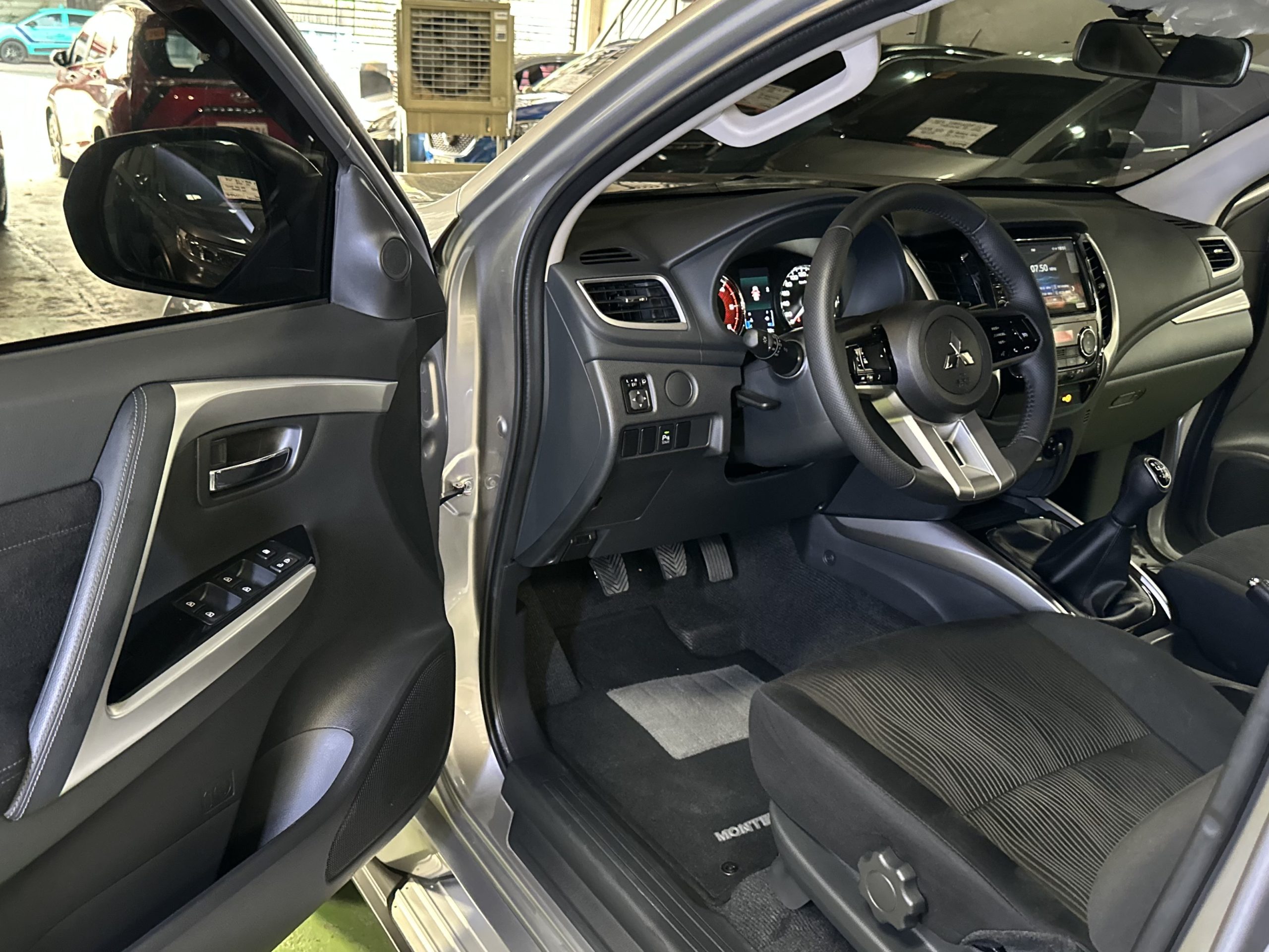 2025 Mitsubishi Montero Sport GLX 2.4L M/T (Face-lifted) - Image 11