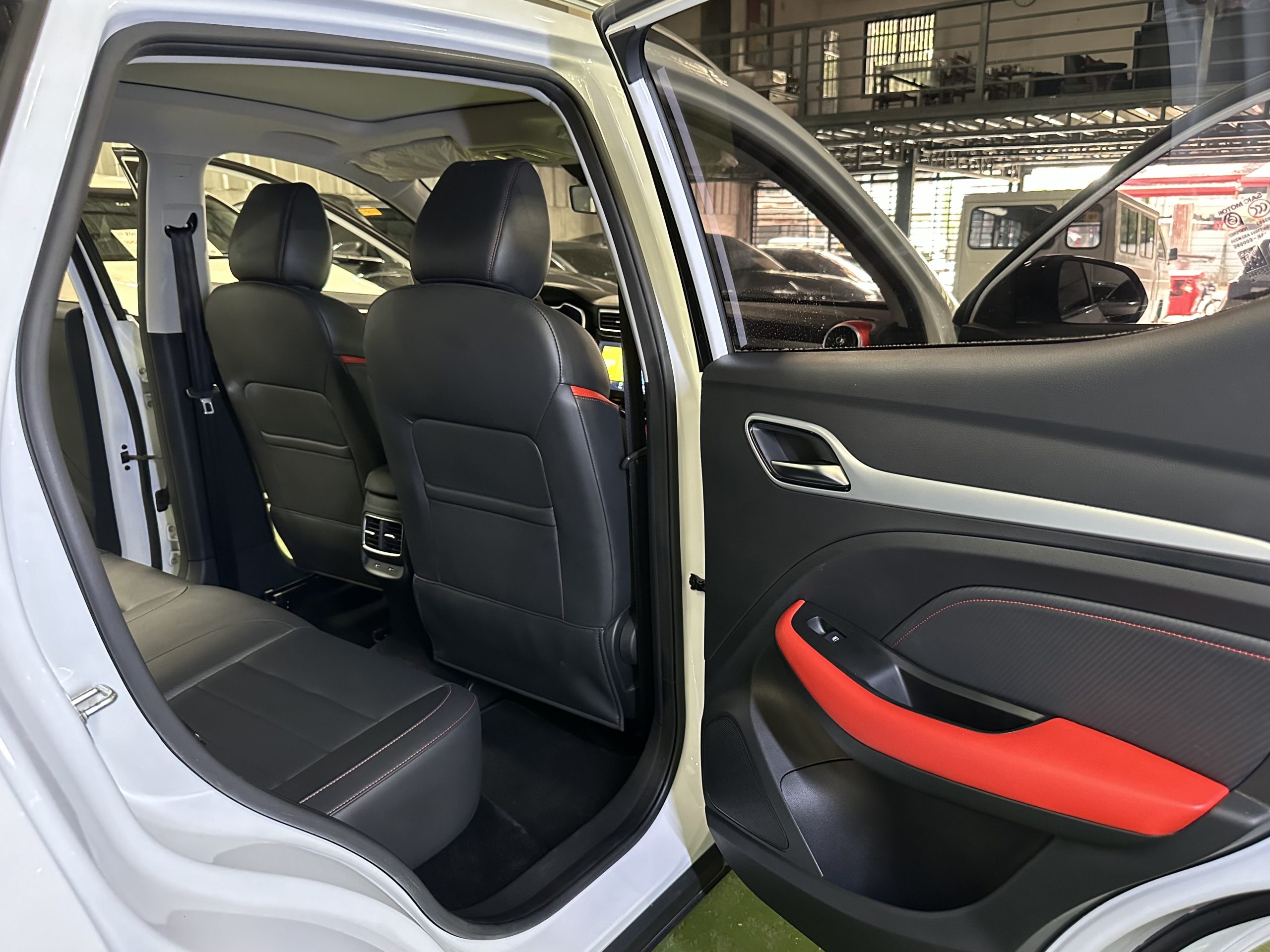2025 MG ZS MCE LUX CVT - Image 15