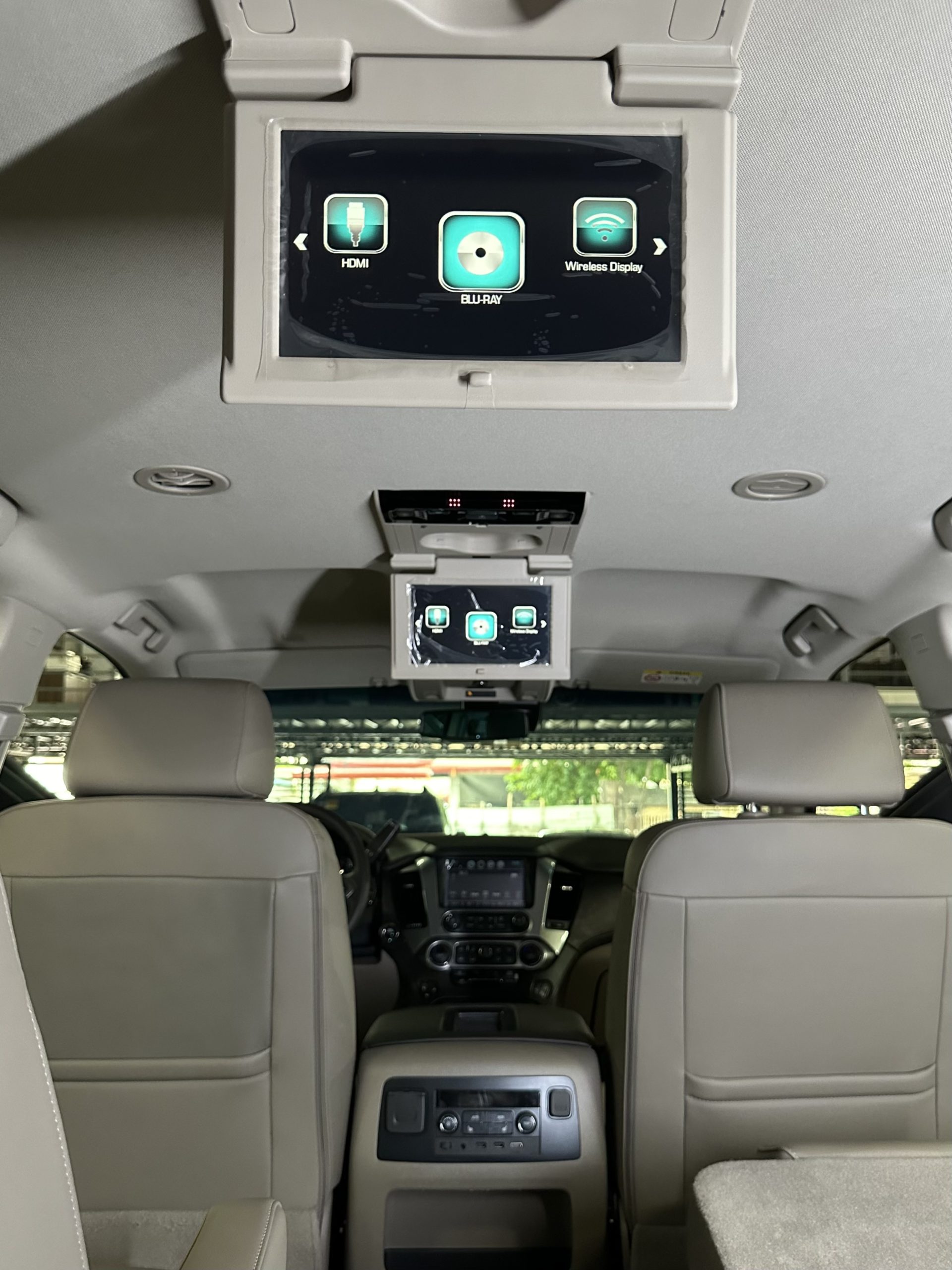 2019 Chevrolet Suburban Premier 5.3L V8 AWD A/T - Image 18