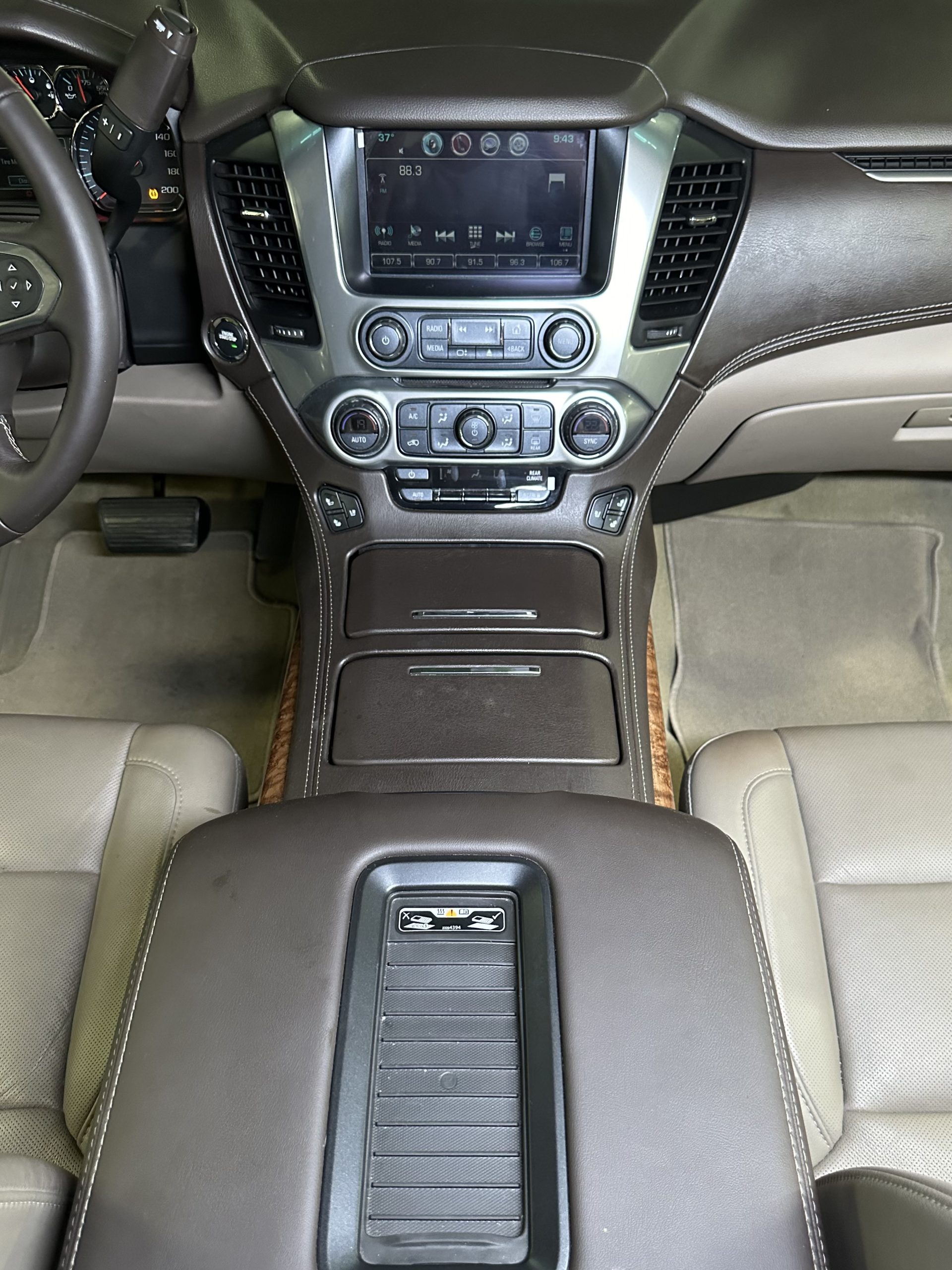 2019 Chevrolet Suburban Premier 5.3L V8 AWD A/T - Image 19